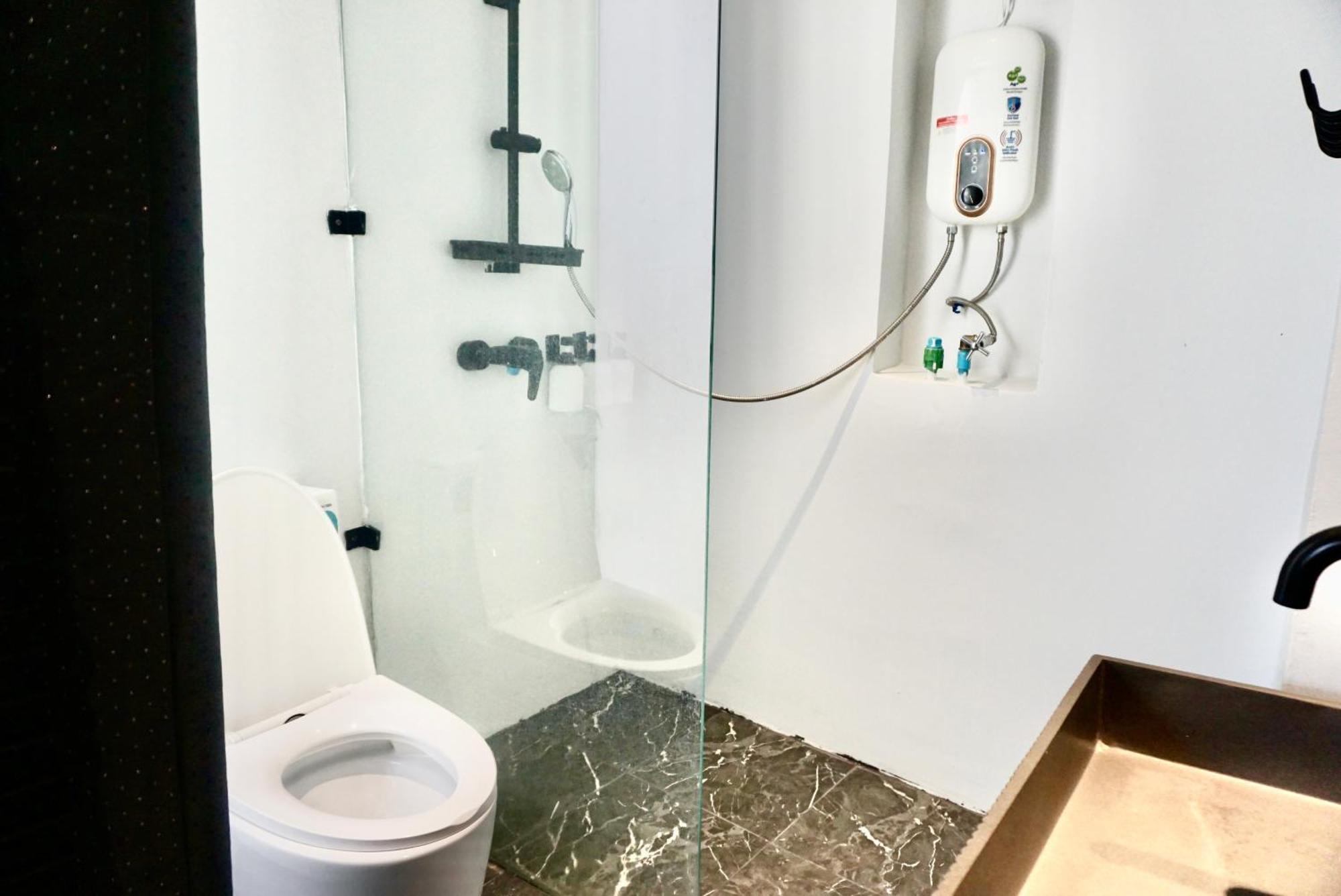 Silom Soi 3 Hash Apartment Hip And Funky With Rooftop View Bangkok Buitenkant foto