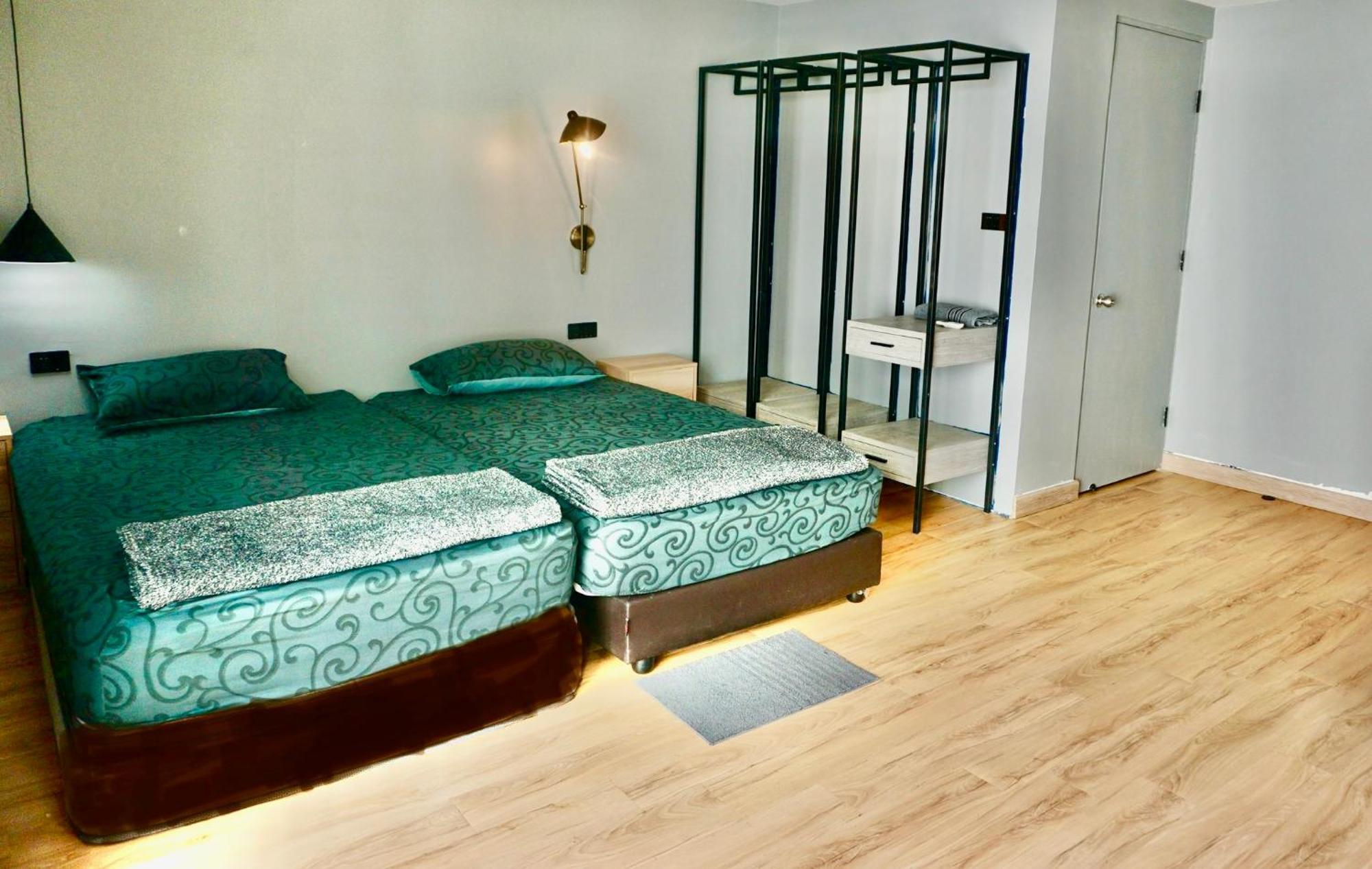 Silom Soi 3 Hash Apartment Hip And Funky With Rooftop View Bangkok Buitenkant foto