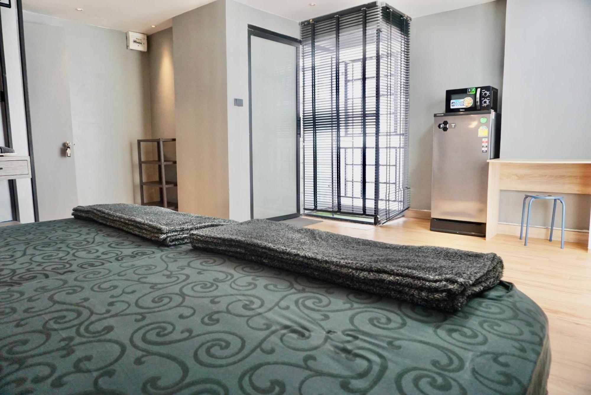 Silom Soi 3 Hash Apartment Hip And Funky With Rooftop View Bangkok Buitenkant foto